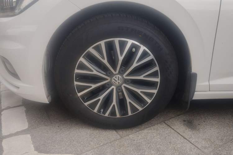 Used Volkswagen Sagitar 2021 280TSI DSG Comfort Connect Edition Left Front Wheel Hub
