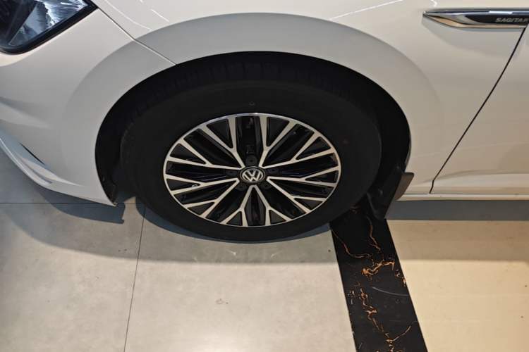 Used Volkswagen Sagitar 2021 280TSI DSG Comfort Connect Edition Left Front Wheel Hub