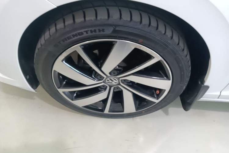 Used Volkswagen Sagitar 2021 280TSI DSG Excellence Edition Left Front Wheel Hub