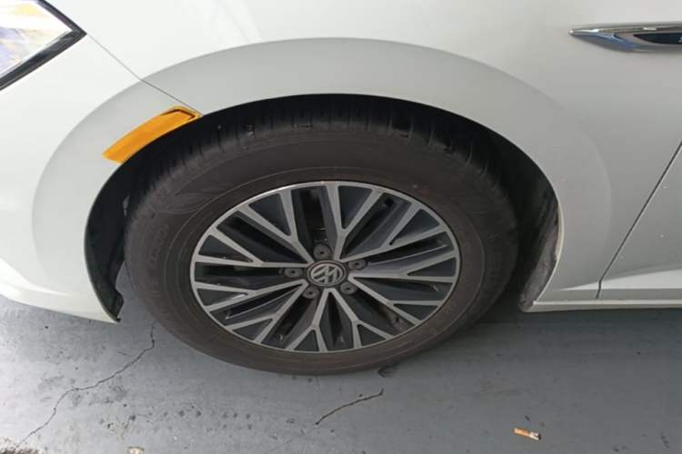 Used Volkswagen Sagitar 2021 280TSI DSG Comfort Connect Edition Left Front Wheel Hub