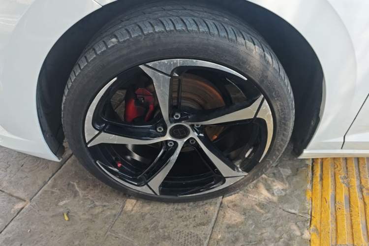 Used Volkswagen Sagitar 2021 280TSI DSG Comfort Connect Edition Left Front Wheel Hub