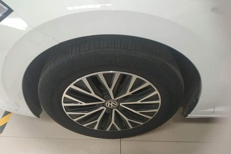 Used Volkswagen Sagitar 2021 280TSI DSG Comfort Connect Edition Left Front Wheel Hub