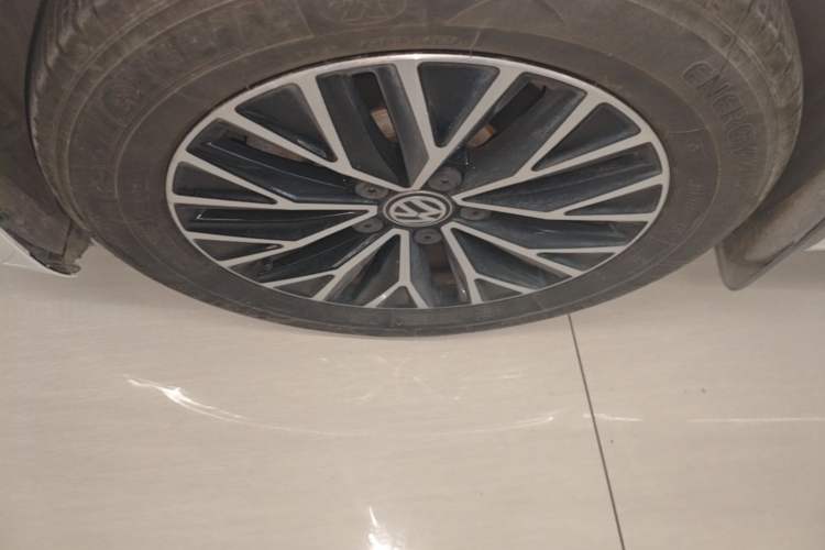 Used Volkswagen Sagitar 2021 200TSI DSG Comfort Connect Edition Left Front Wheel Hub