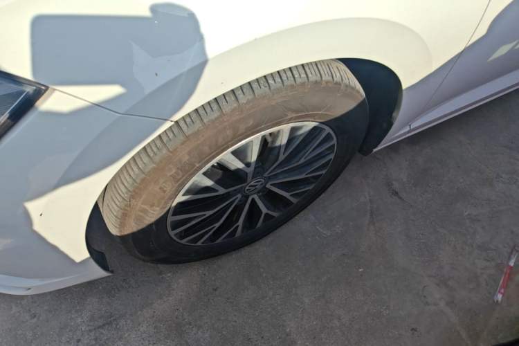 Used Volkswagen Sagitar 2021 280TSI DSG Comfort Connect Edition Left Front Wheel Hub