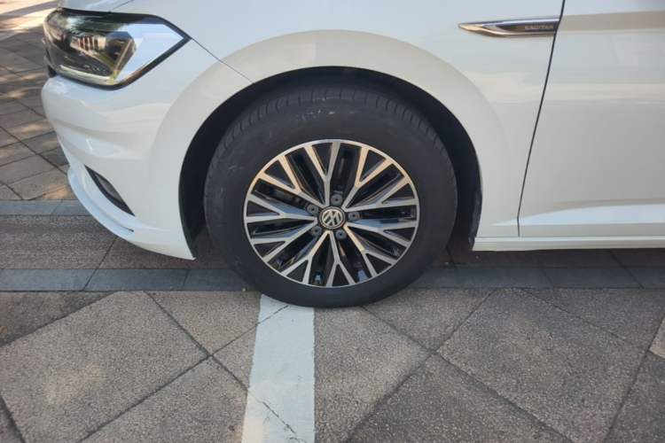 Used Volkswagen Sagitar 2021 280TSI DSG Comfort Connect Edition Left Front Wheel Hub
