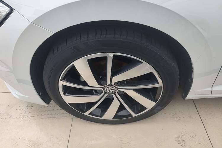 Used Volkswagen Sagitar 2021 280TSI DSG Excellence Edition Left Front Wheel Hub