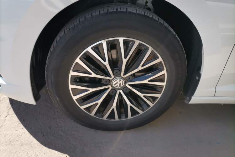 Used Volkswagen Sagitar 2021 200TSI DSG Comfort Connect Edition Left Front Wheel Hub