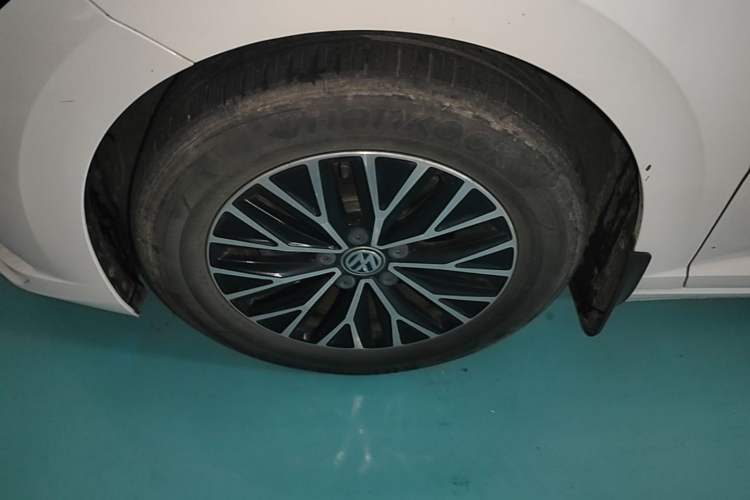 Used Volkswagen Sagitar 2021 200TSI DSG Comfort Connect Edition Left Front Wheel Hub