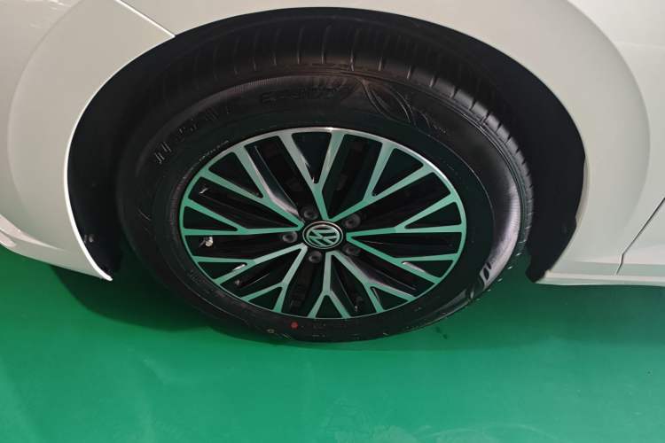 Used Volkswagen Sagitar 2021 280TSI DSG Comfort Connect Edition Left Front Wheel Hub
