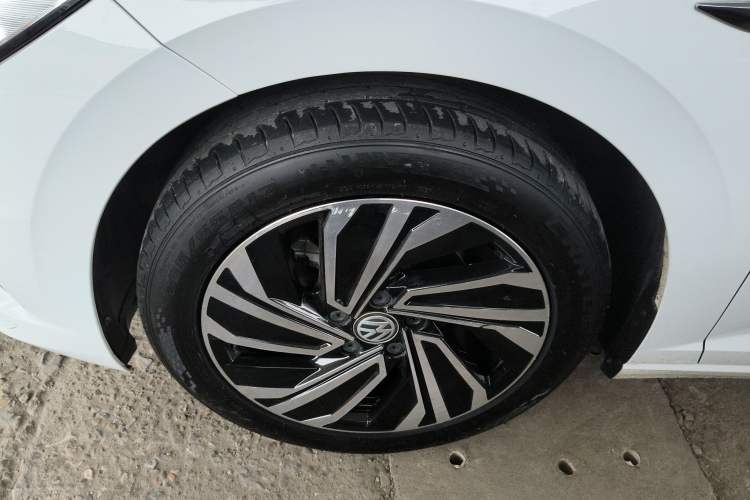 Used Volkswagen Sagitar 2021 280TSI DSG Luxury Smart Connectivity Edition Left Front Wheel Hub