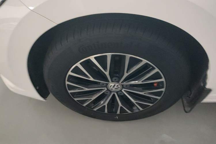 Used Volkswagen Sagitar 2021 280TSI DSG Comfort Connect Edition Left Front Wheel Hub