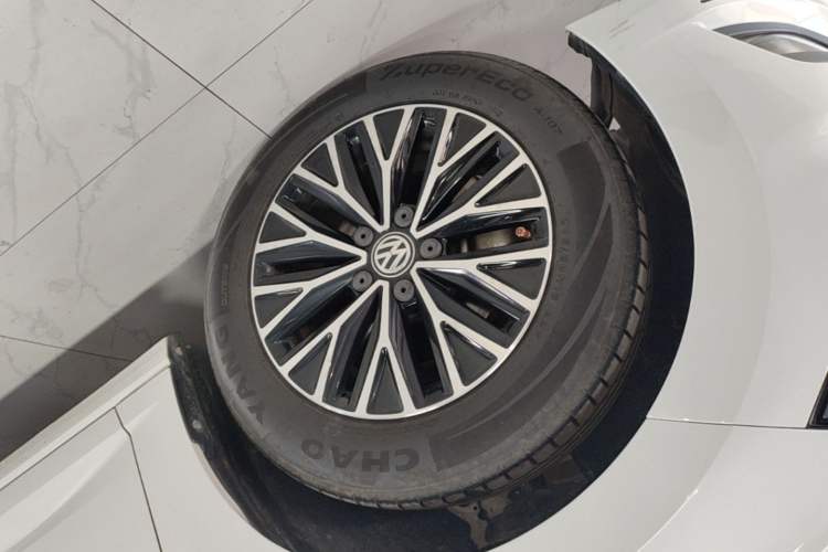 Used Volkswagen Sagitar 2021 280TSI DSG Excellence Edition Left Front Wheel Hub