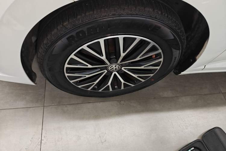 Used Volkswagen Sagitar 2021 200TSI DSG Comfort Connect Edition Left Front Wheel Hub