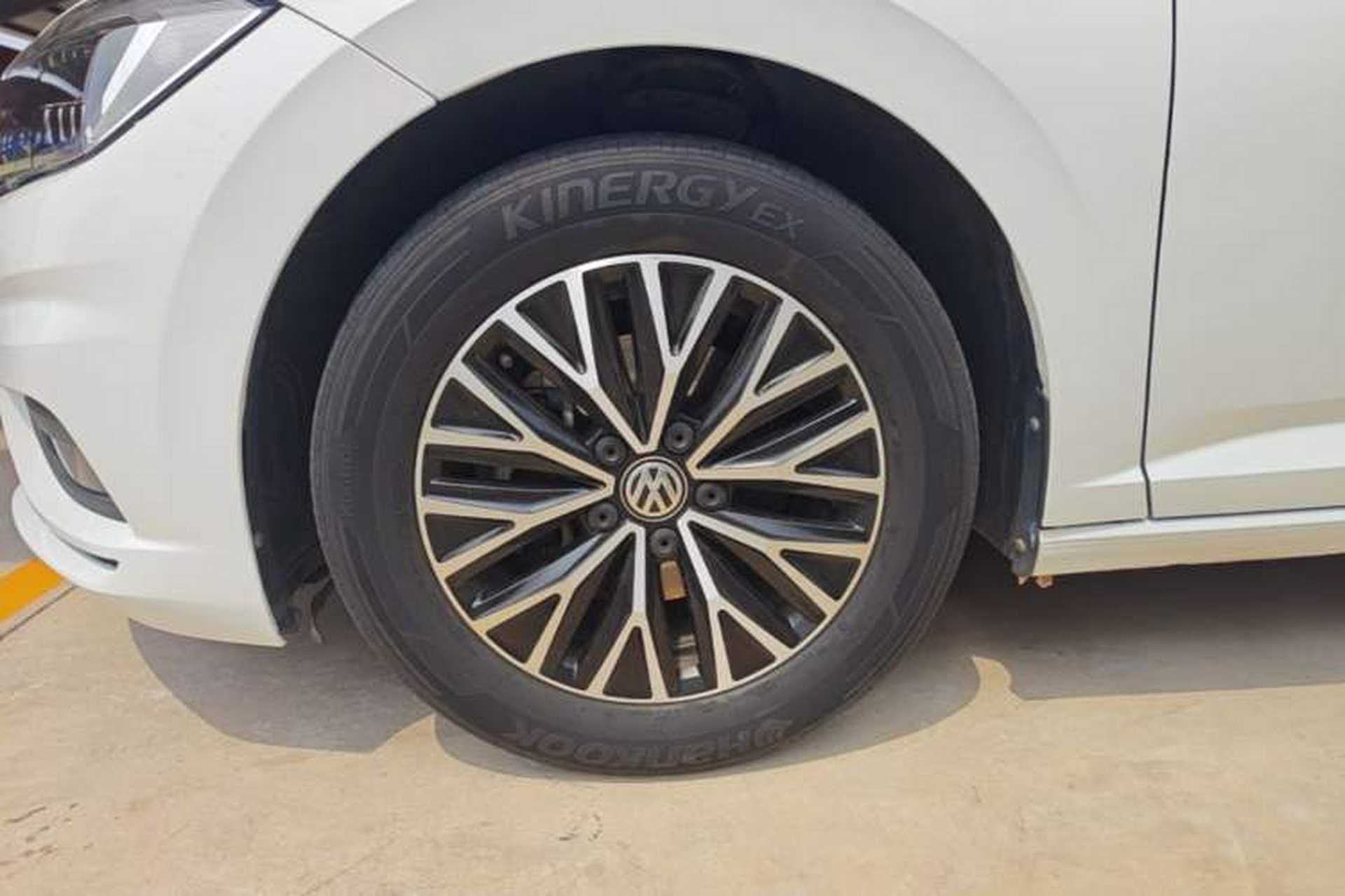 Used Volkswagen Sagitar 2021 280TSI DSG Comfort Connect Edition Left Front Wheel Hub