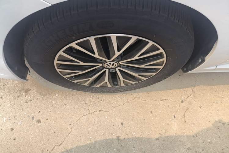 Used Volkswagen Sagitar 2021 200TSI DSG Comfort Connect Edition Left Front Wheel Hub
