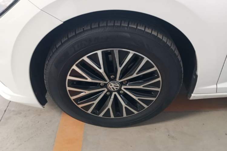 Used Volkswagen Sagitar 2021 280TSI DSG Comfort Connect Edition Left Front Wheel Hub