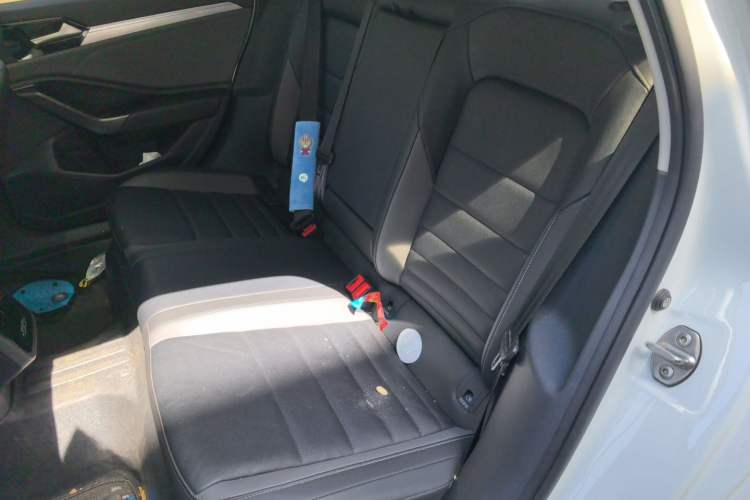Used Volkswagen Sagitar  Left Rear Seat