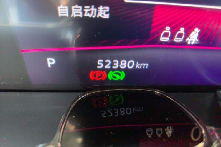 Used Volkswagen Sagitar  Odometer Close Up