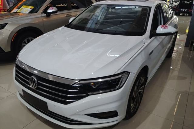 Ojetý Volkswagen Sagitar 2021 280TSI DSG Luxury Smart Connectivity Edition