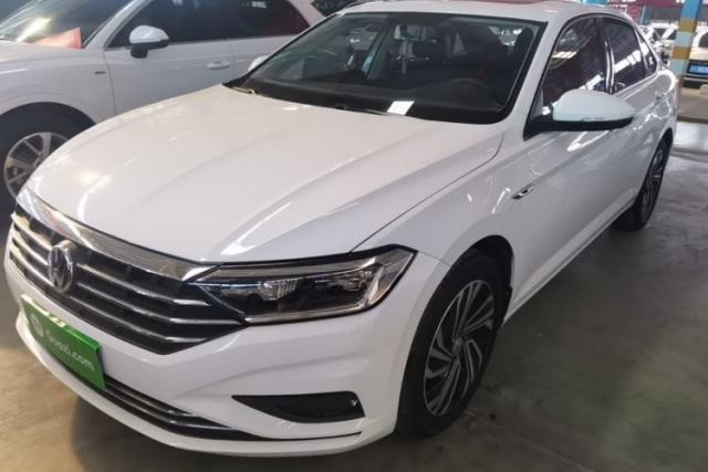 Ojetý Volkswagen Sagitar 2021 200TSI DSG Excellence Edition