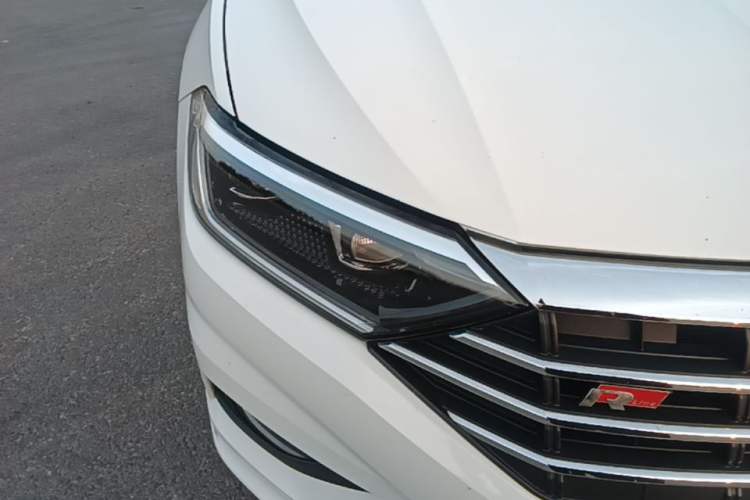 Used Volkswagen Sagitar 2021 280TSI DSG 30th Anniversary Edition Right Front Headlight