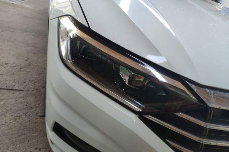Used Volkswagen Sagitar 2021 280TSI DSG Comfort Connect Edition Right Front Headlight