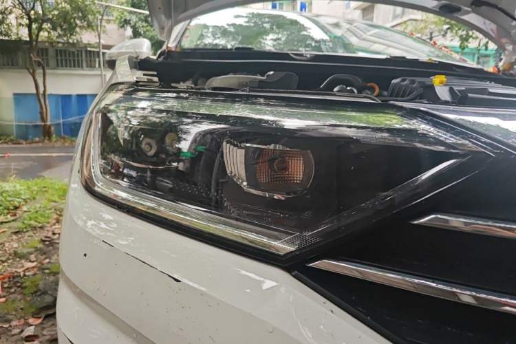 Used Volkswagen Sagitar 2021 200TSI Manual Overdrive Edition Right Front Headlight