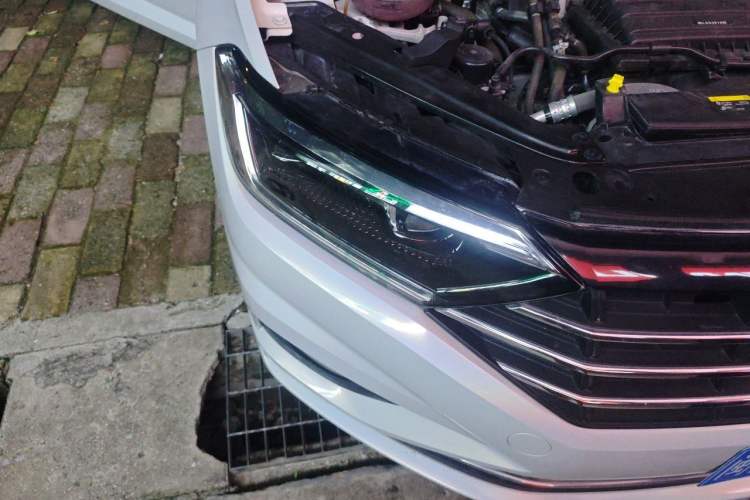 Used Volkswagen Sagitar 2021 200TSI DSG Comfort Connect Edition Right Front Headlight