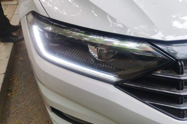 Used Volkswagen Sagitar 2021 280TSI DSG Excellence Edition Right Front Headlight