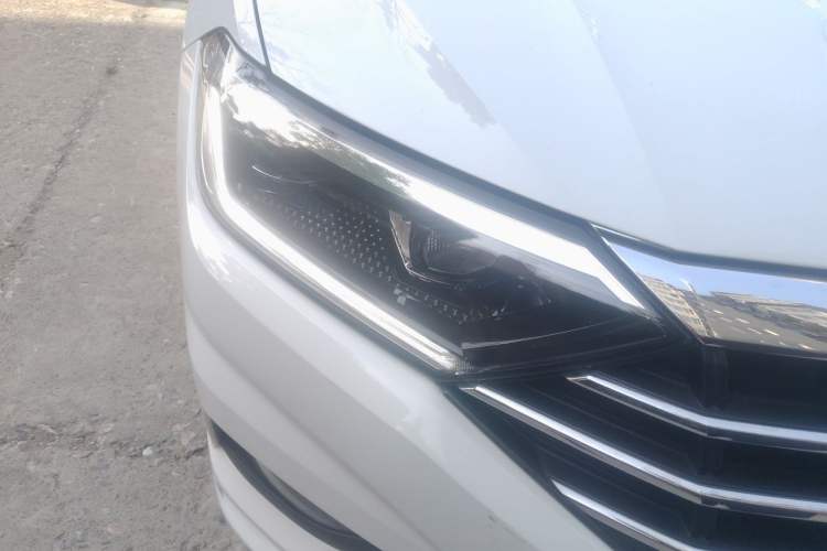 Used Volkswagen Sagitar 2021 280TSI DSG Comfort Connect Edition Right Front Headlight