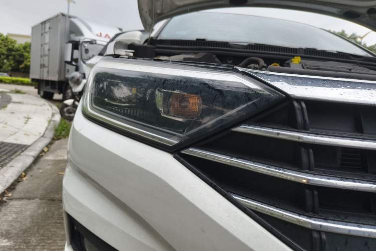 Used Volkswagen Sagitar 2021 280TSI DSG 30th Anniversary Edition Right Front Headlight