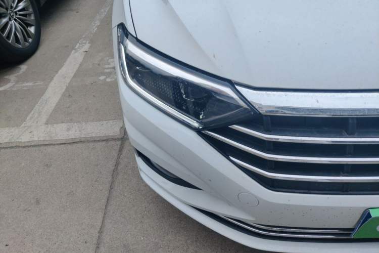 Used Volkswagen Sagitar 2021 200TSI DSG Comfort Connect Edition Right Front Headlight