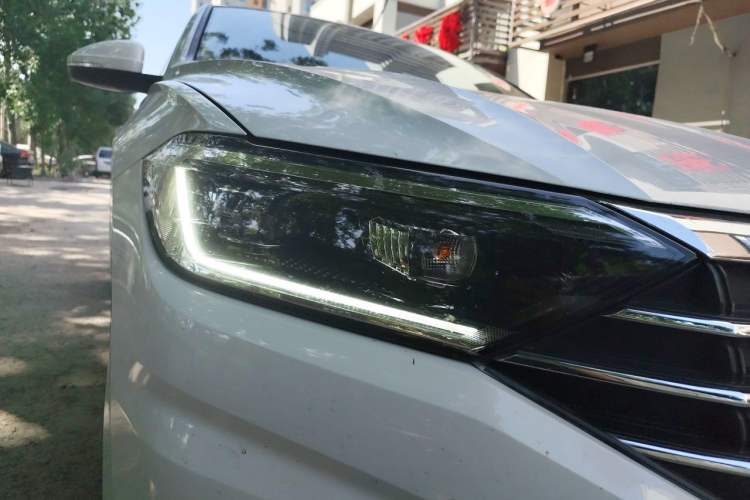 Used Volkswagen Sagitar 2021 280TSI DSG 30th Anniversary Edition Right Front Headlight