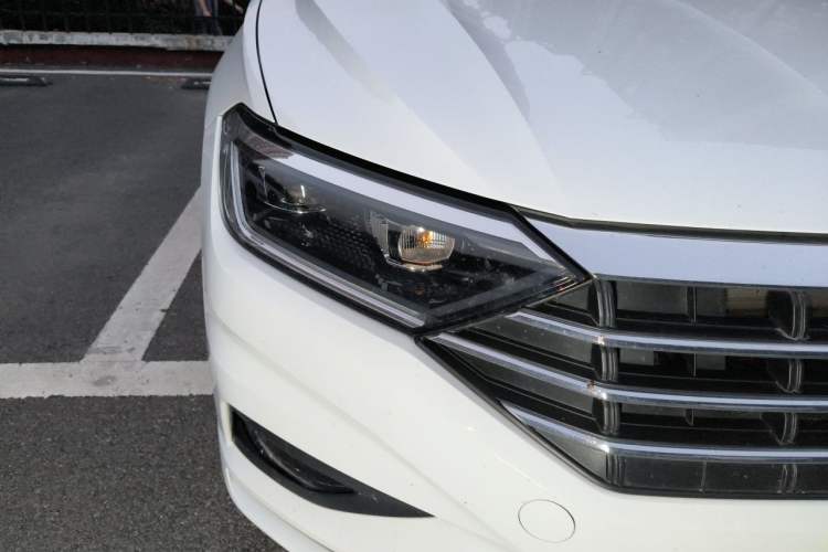 Used Volkswagen Sagitar 2021 280TSI DSG Comfort Connect Edition Right Front Headlight