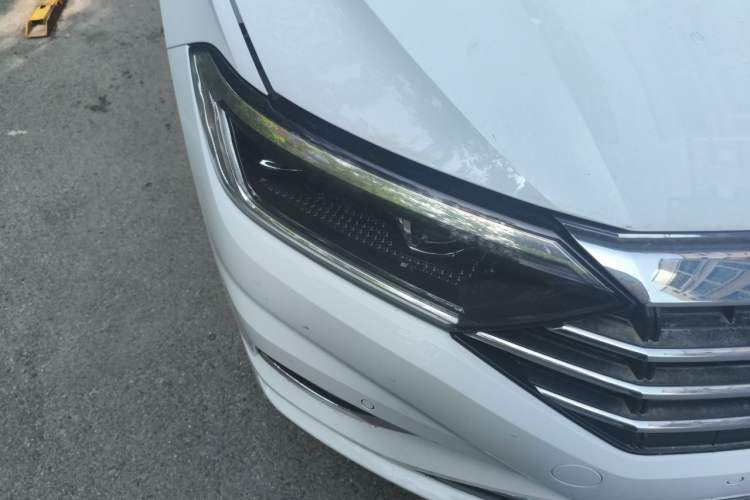 Used Volkswagen Sagitar 2021 280TSI DSG Excellence Edition Right Front Headlight