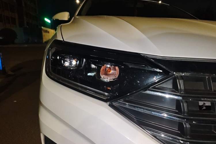 Used Volkswagen Sagitar 2021 200TSI DSG Comfort Connect Edition Right Front Headlight