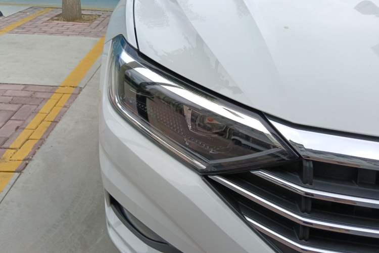 Used Volkswagen Sagitar 2021 280TSI DSG Comfort Connect Edition Right Front Headlight