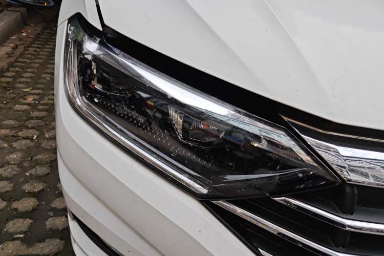 Used Volkswagen Sagitar 2021 280TSI DSG 30th Anniversary Edition Right Front Headlight
