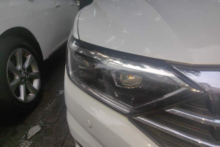 Used Volkswagen Sagitar 2021 280TSI DSG 30th Anniversary Edition Right Front Headlight