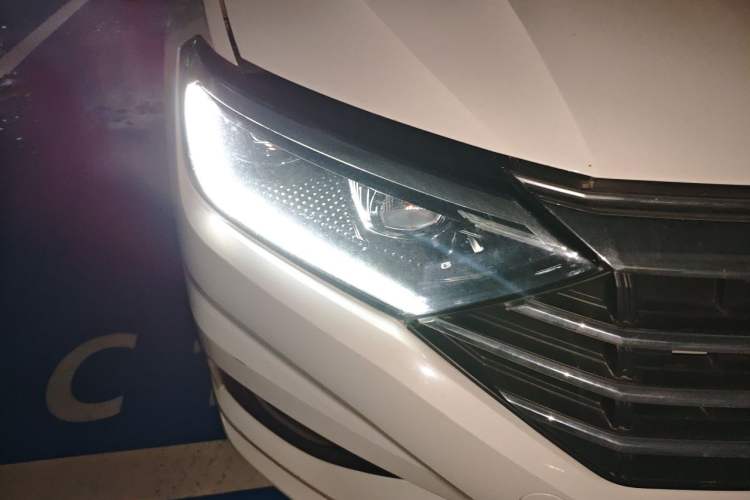 Used Volkswagen Sagitar 2021 280TSI DSG Comfort Connect Edition Right Front Headlight