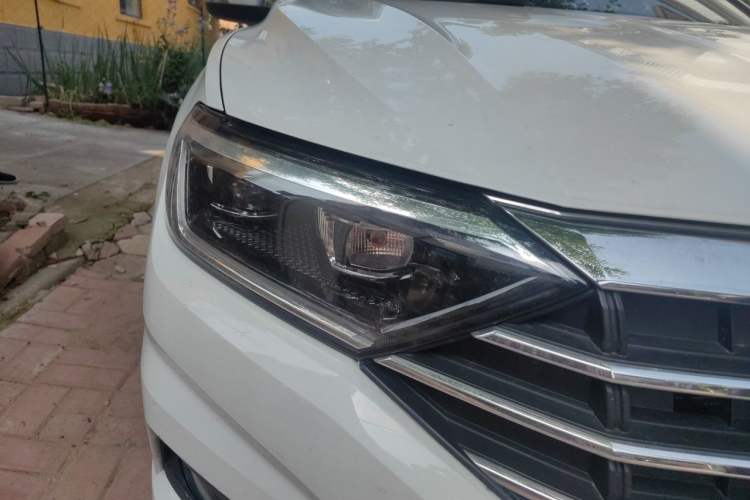 Used Volkswagen Sagitar 2021 200TSI DSG Comfort Connect Edition Right Front Headlight