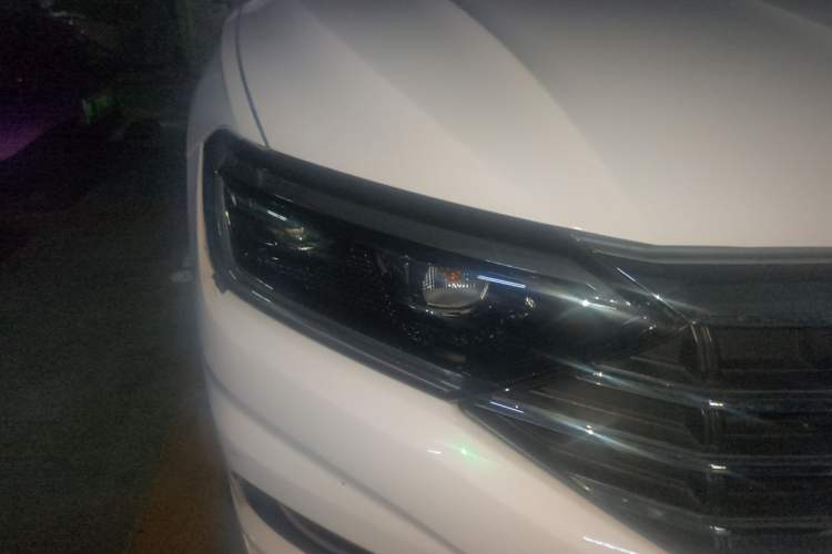 Used Volkswagen Sagitar 2021 280TSI DSG Comfort Connect Edition Right Front Headlight