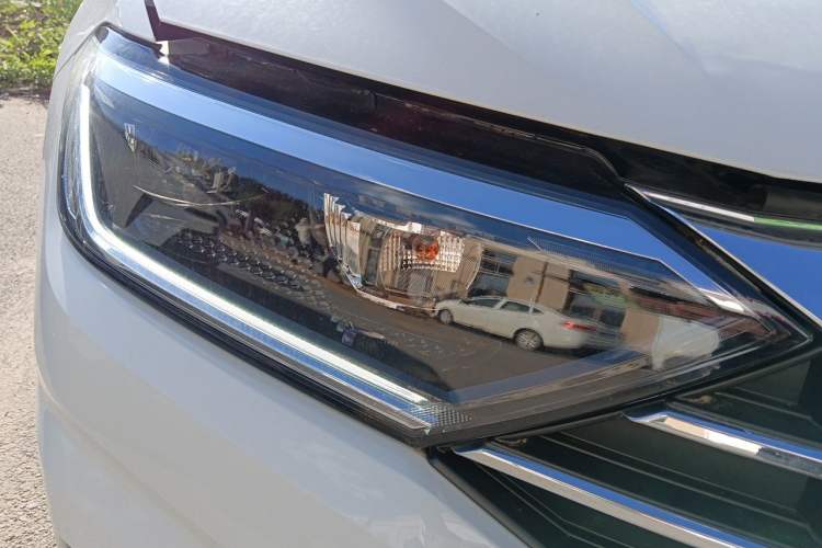 Used Volkswagen Sagitar 2021 280TSI DSG Comfort Connect Edition Right Front Headlight