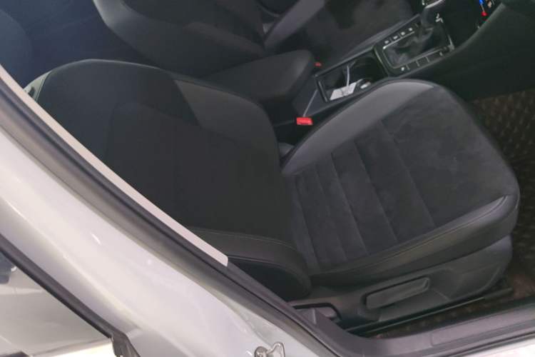Used Volkswagen Sagitar 2021 280TSI DSG Excellence Edition Right Front Seat