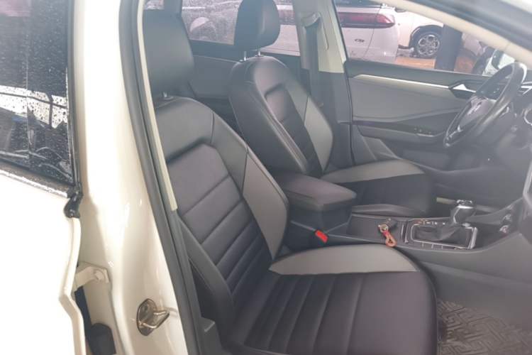 Used Volkswagen Sagitar 2021 200TSI DSG Excellence Edition Right Front Seat