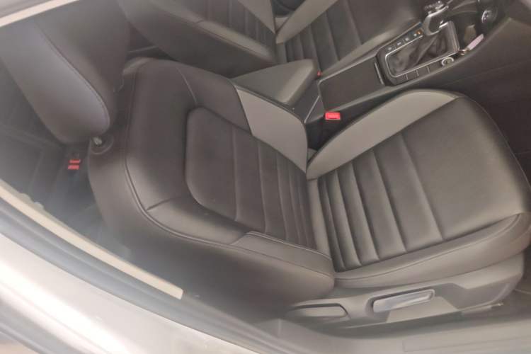Used Volkswagen Sagitar 2021 200TSI DSG Excellence Edition Right Front Seat