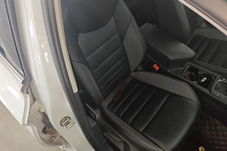 Used Volkswagen Sagitar 2021 200TSI DSG Comfort Connect Edition Right Front Seat