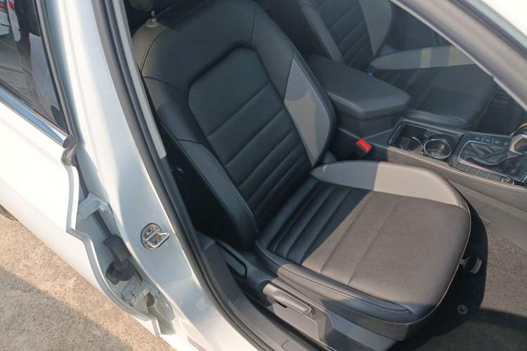 Used Volkswagen Sagitar 2021 280TSI DSG Excellence Edition Right Front Seat