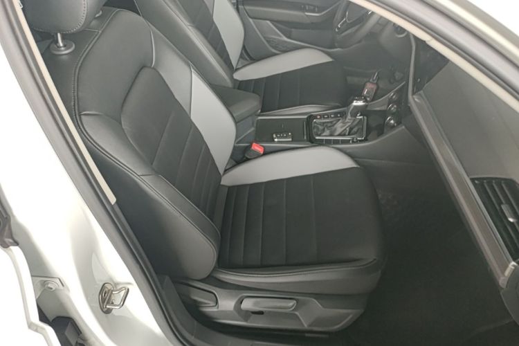 Used Volkswagen Sagitar 2021 280TSI DSG Excellence Edition Right Front Seat