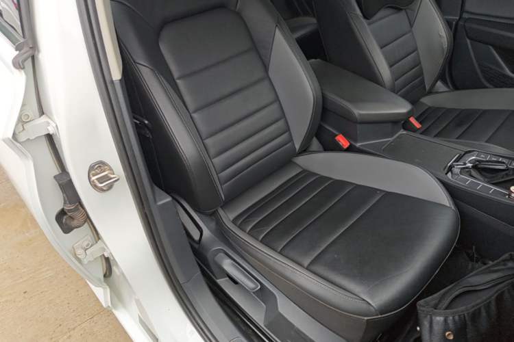 Used Volkswagen Sagitar 2021 200TSI DSG Excellence Edition Right Front Seat